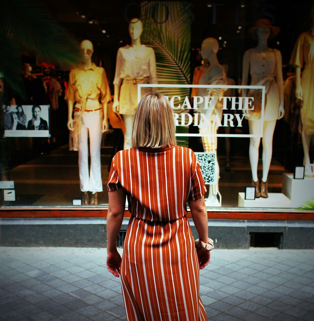 store detective watching shopper